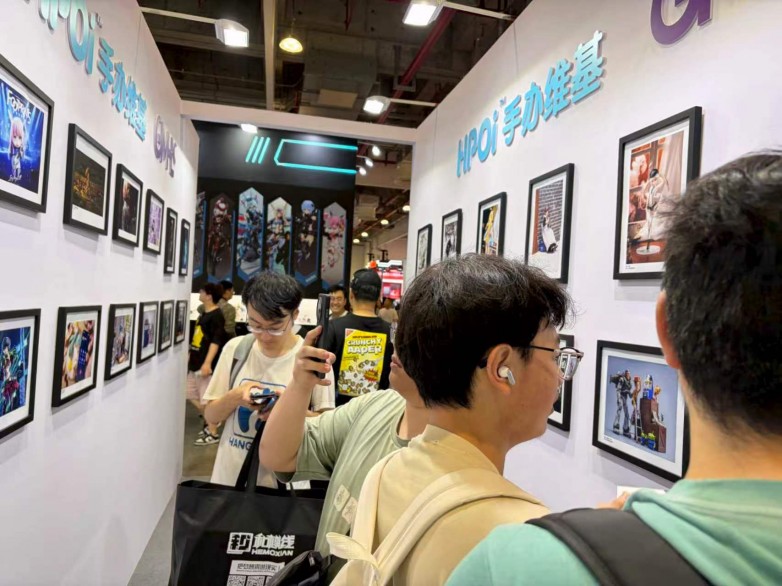 平台参与模玩展会的摄影展墙